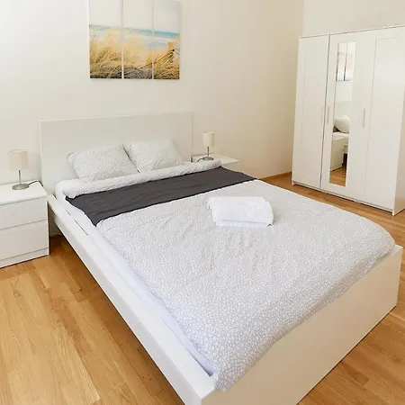 Gemuetliche In Zentraler Lage アパート